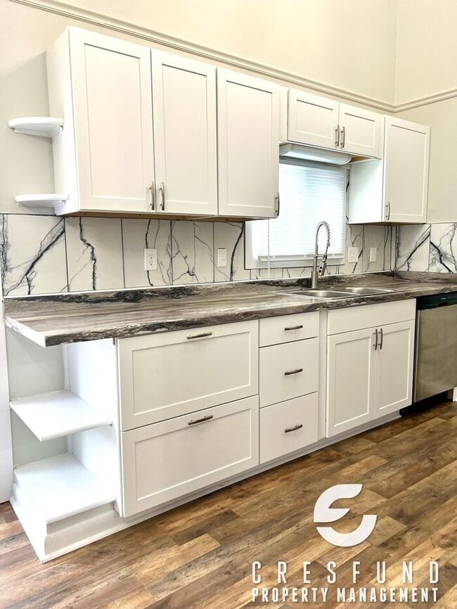 Photo - 3 BEDROOM AVAILABLE NOW - Convenient acces...