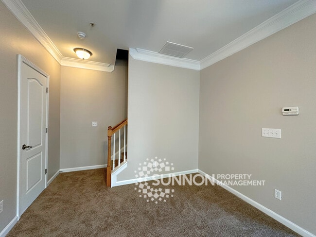 Photo - 3 Bedroom 2.5 Bathroom Townhome Near Unive...