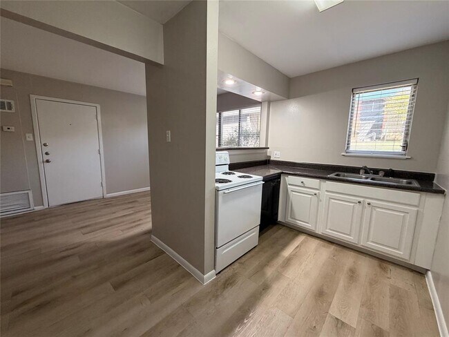 Photo - 3304 Red River St Unit 107