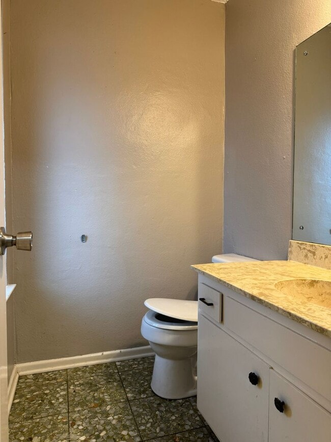 Photo - 11814 Song St