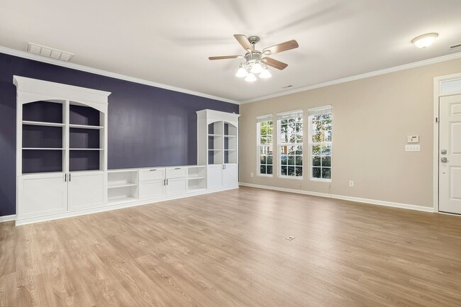 Photo - 3 Bedroom, 2.5 Bathroom Townhouse with Fen...