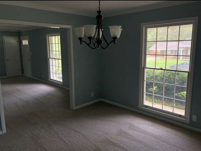 Photo - AVAILABLE NOW! CALL US FOR A SHOWING!