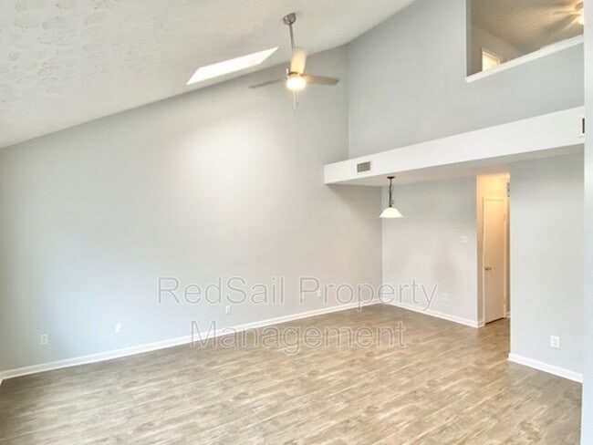 Photo - 23 Riverchase Dr