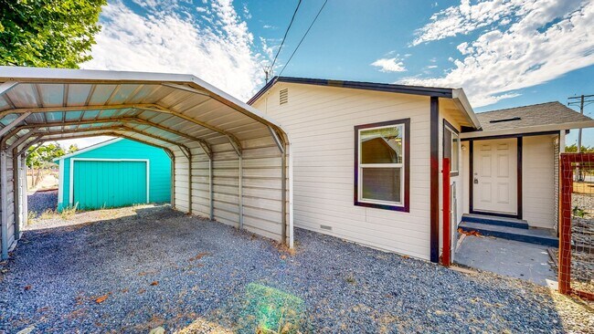 2132 Dennis Ln