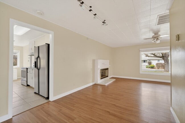 Photo - 259 Gloria Dr