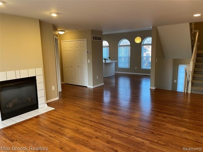 Photo - 924 Sandalwood Dr