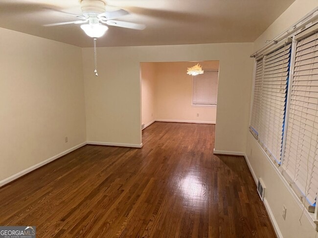 Photo - 2022 Woodbine Terrace NE