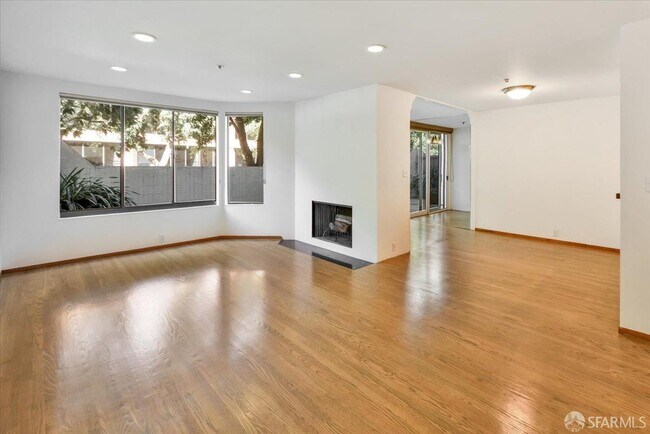 Photo - 154 Lombard St Condo