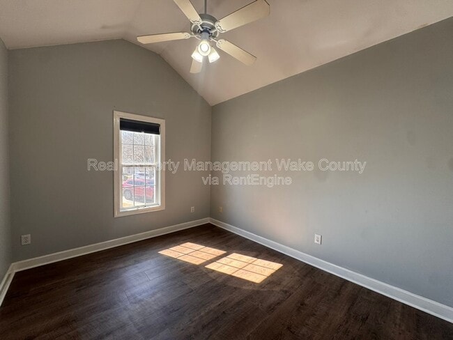 Photo - 828 Shackleton Rd