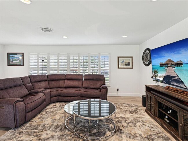 Photo - 1666 North Dakota Ave NE