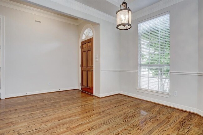 Photo - 2822 Briarhurst Park