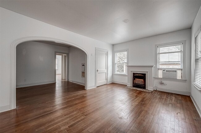 Building Photo - 1111 Banks St Unit 3