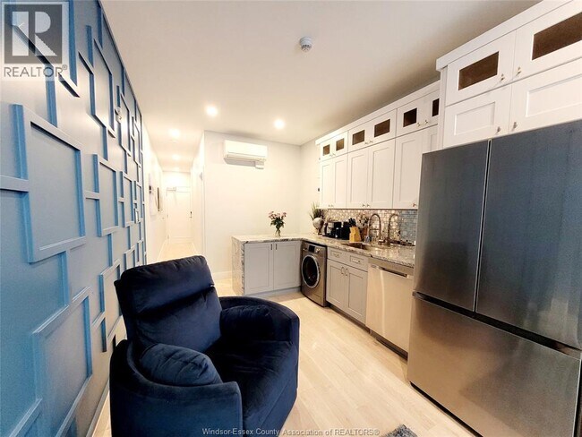 Photo - 477 Pelissier St Unit 12