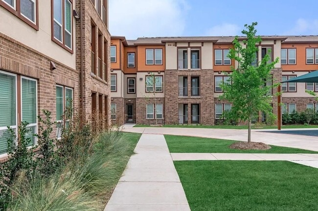 Photo - 540 Richcrest Dr