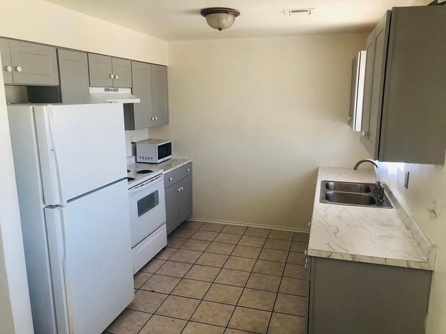 Building Photo - 1832 Goldfield St Unit 2