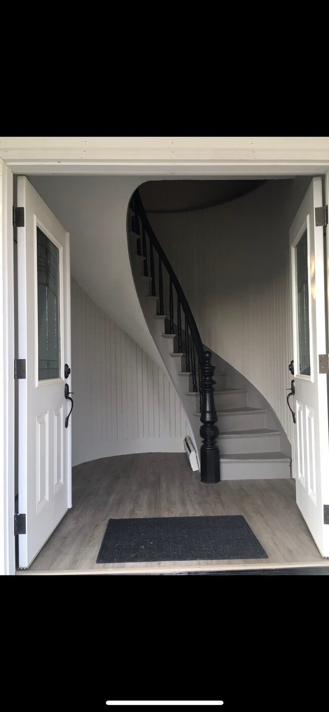 Main House Entry and Stairs - 27 Stevenson Rd Unit 3