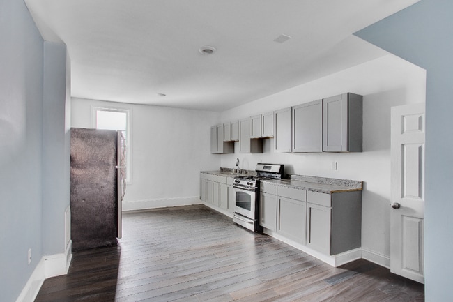 Photo - 2212 W Fayette St