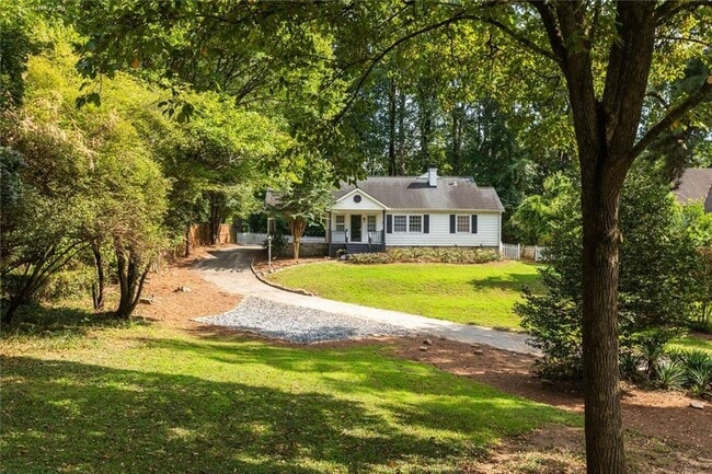 Building Photo - 1311 Roxboro Dr NE