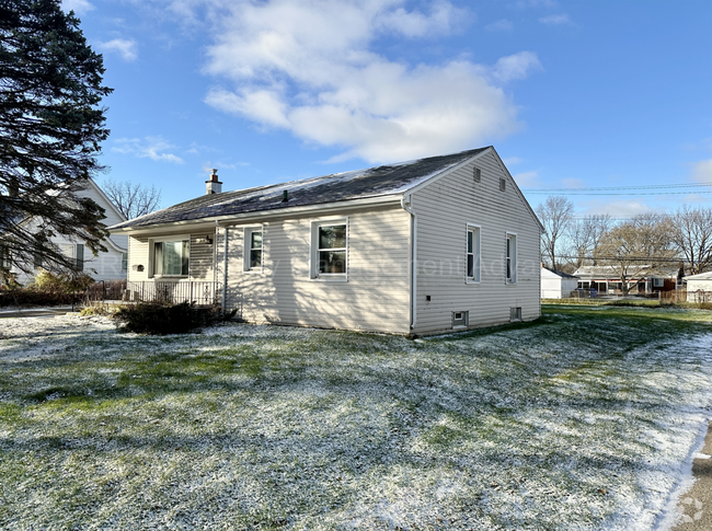 Building Photo - Charming 2-Bed/1-Bath Ranch, Massive Basem... Rental