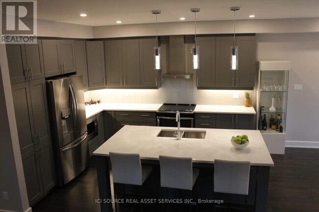 Photo - 333 Lysander Pl