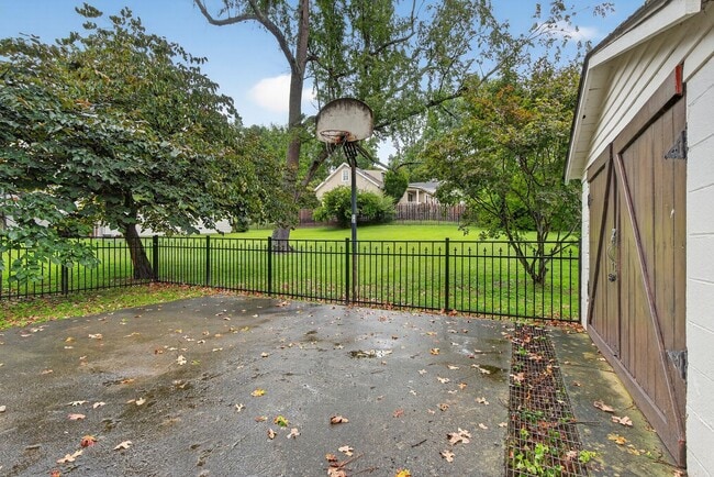 Photo - Charming 4BR / 3BA Historic Home with Big ...