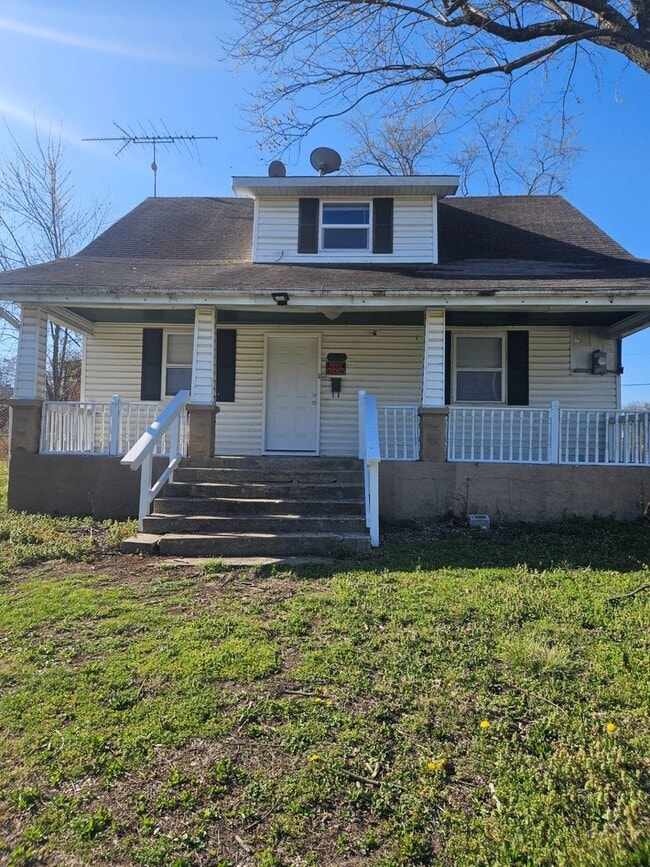 Building Photo - WOW! Look at this property ! You cant beat this price!