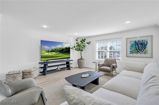 Photo - 271 Broad Ave S Unit 203