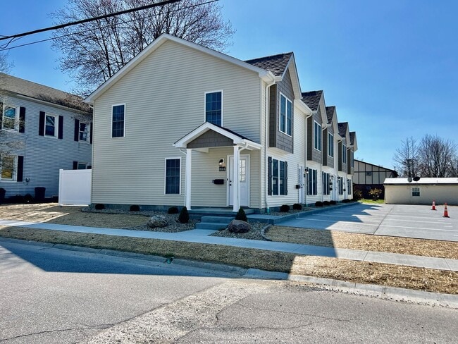Photo - Pearl of a new construction home Batesvill...