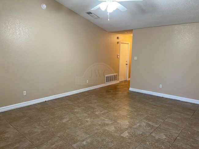 Photo - 2508 Windmill Dr