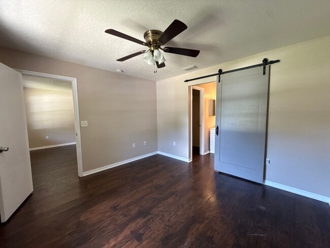 Photo - Section 8 Accepted on This home! TEMPROARY...