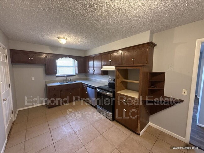 Photo - 629 Reynolds Rd