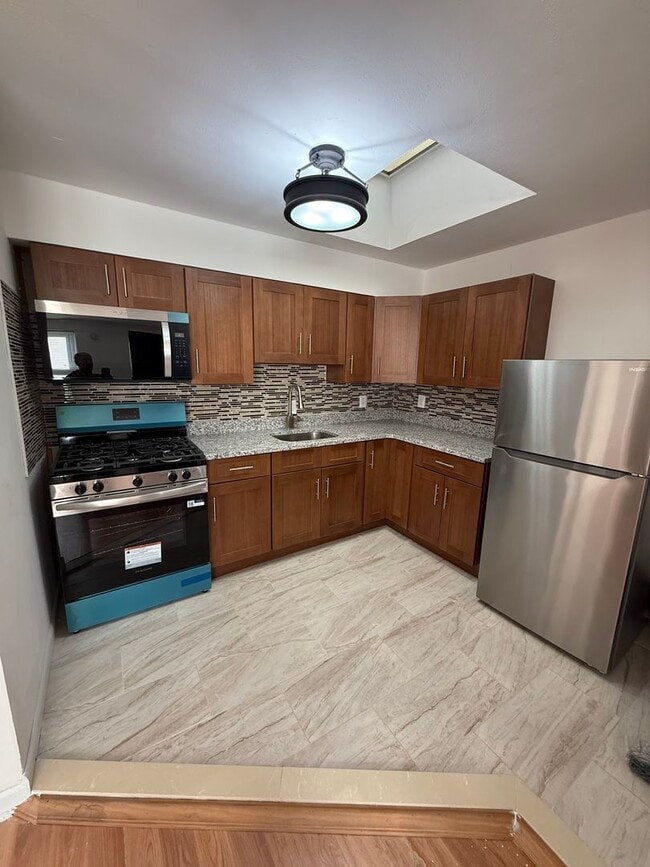 Building Photo - 6720 Rising Sun Ave Unit 2nd floor rear