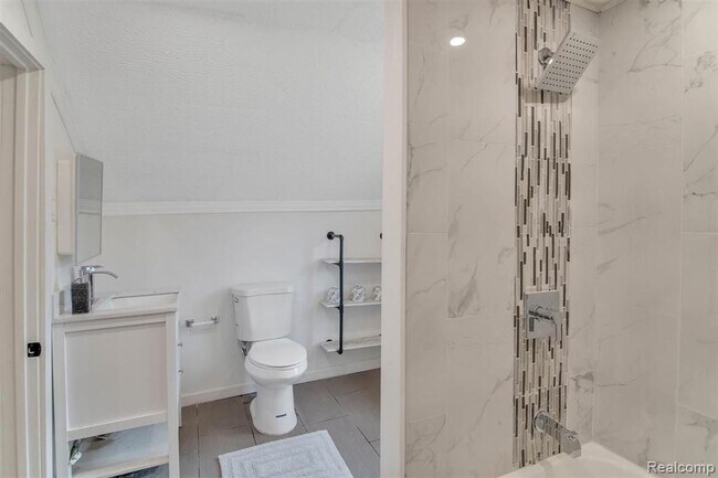 Photo - 20830 Westview Ave Unit 2