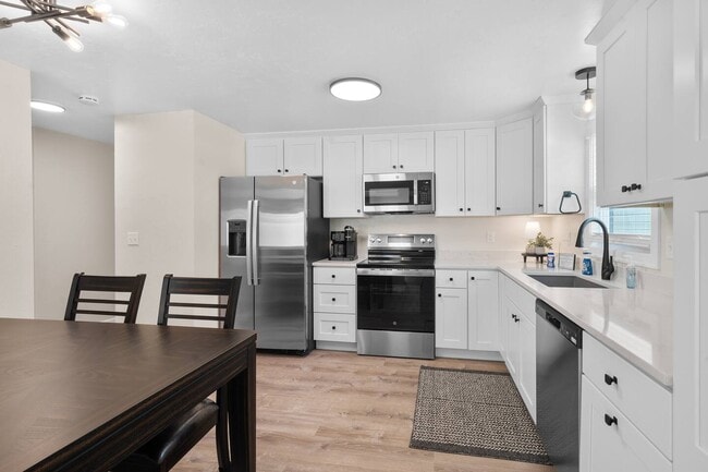 Photo - 2598 Parkwood Dr Unit 2598