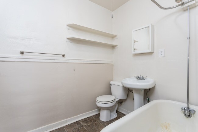 Photo - Doricourt Apartments -- Historic SW Downtown