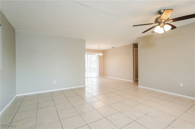 Photo - 19 Kingsman Cir