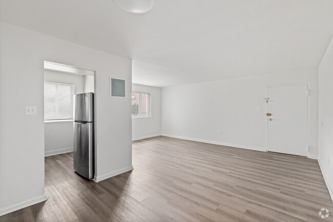 2BR, 1BA - 900SF - Dining