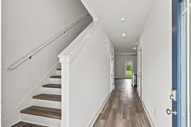 Photo - 157 Hawk St