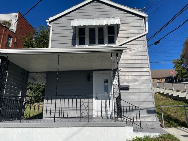 Building Photo - Updated 2 bedroom 1 bath home for rent