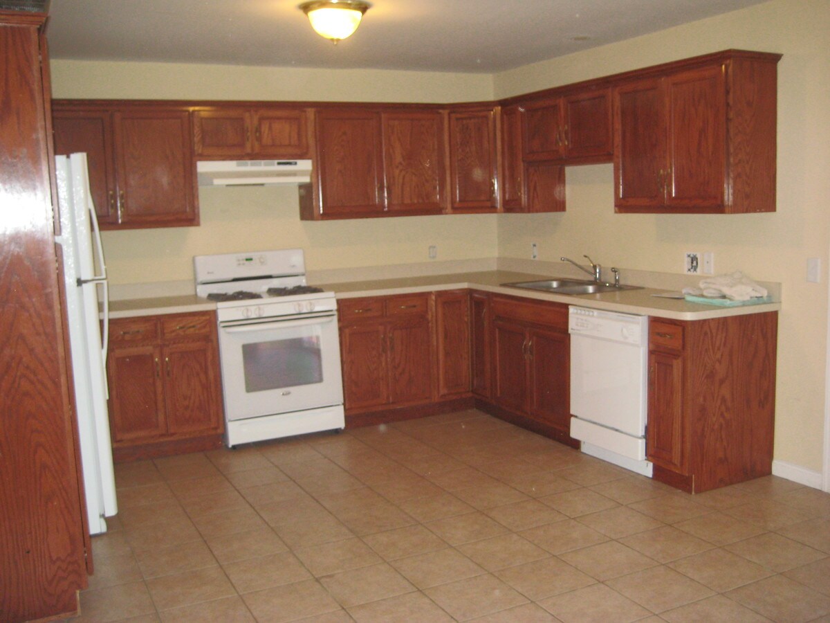 Photo - 1104-1100 Beauchamp Ave