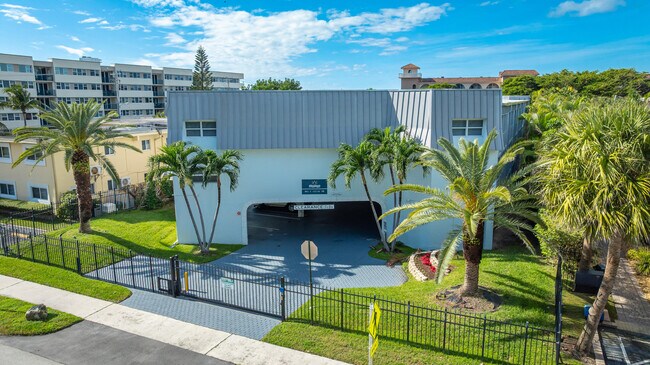 Building Photo - 961 S Ocean Dr Unit 302