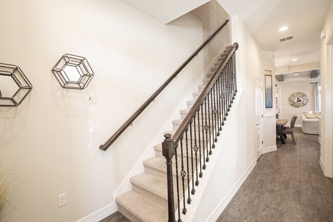 Photo - 3/2.5 Beautiful Model Townhome with Screened Courtyard & 2 Car Garage