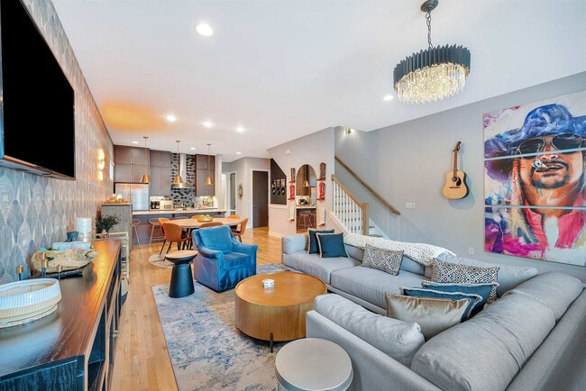 Building Photo - 2716 Delaware Ave Rental