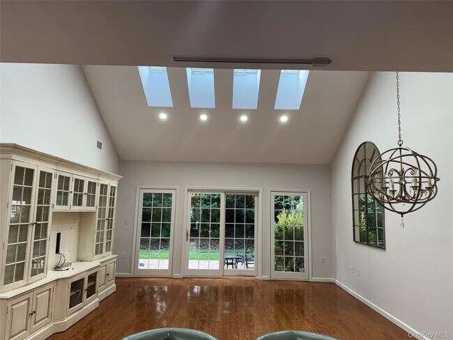 Photo - 137 Pond View Dr