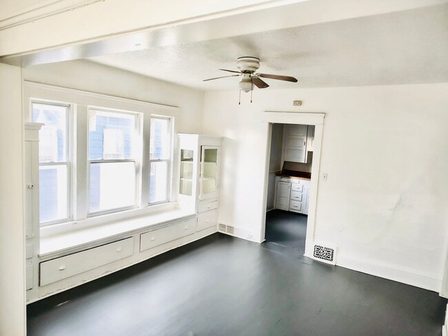 Photo - Spacious 4 Bed, 1 Bath Home in Cleveland Ohio!