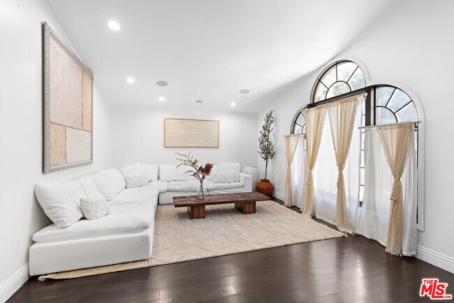 Photo - 1110 N Beverly Glen Blvd