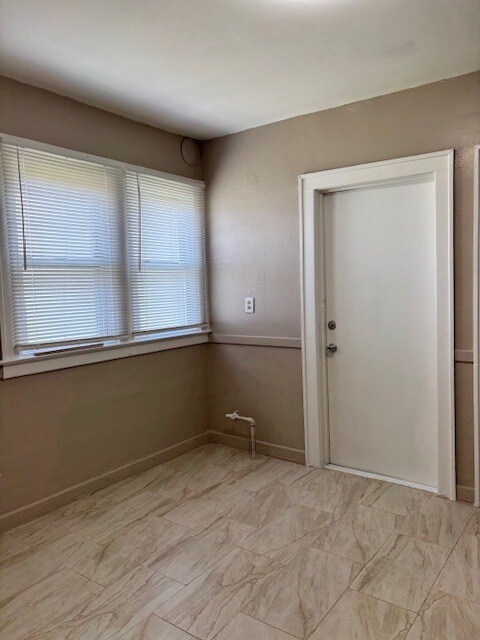 Photo - 4915 Maplewood Ave