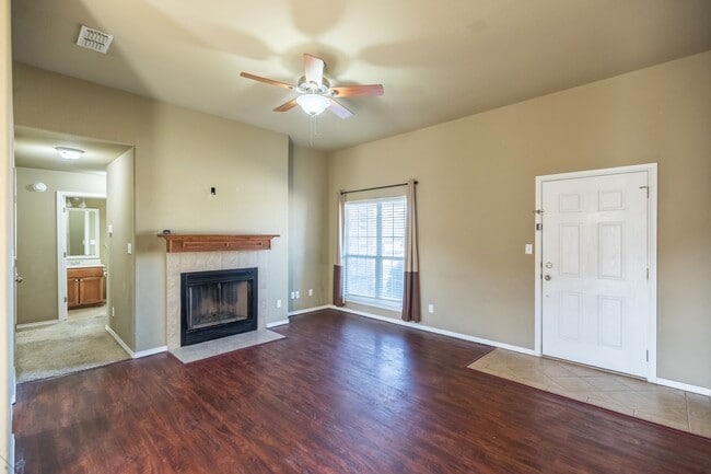 Photo - 3/2/2 READY TO RENT!