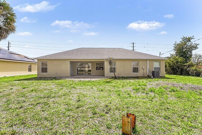 Photo - 2910 Emerson Dr SE