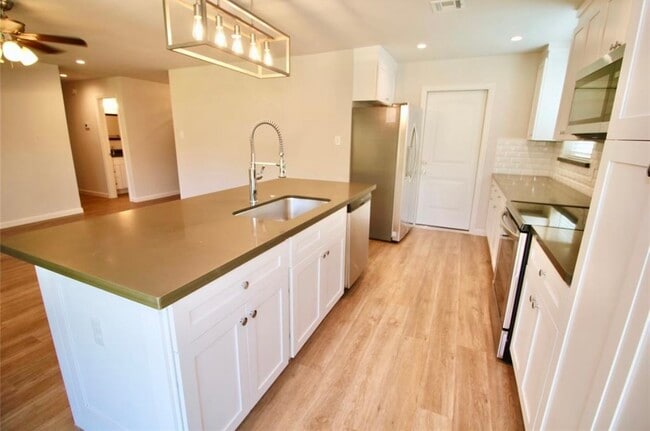 Photo - 407 Morningside Dr